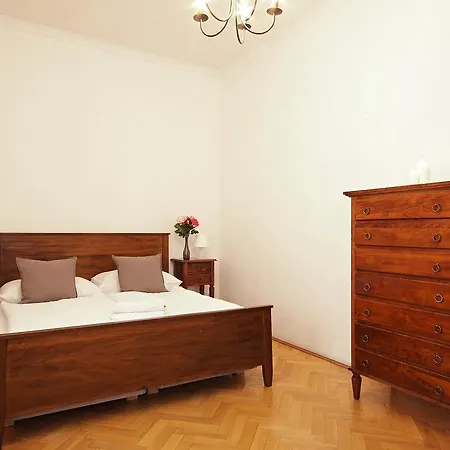One-bedroom St.giles شقة براغ